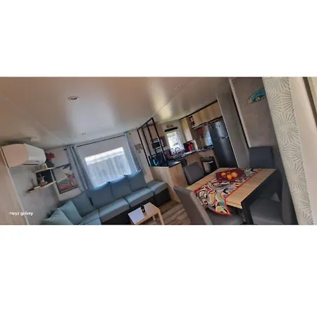 مكان تخييم Chez Gill & Clo سان جوليان-أون-بورن