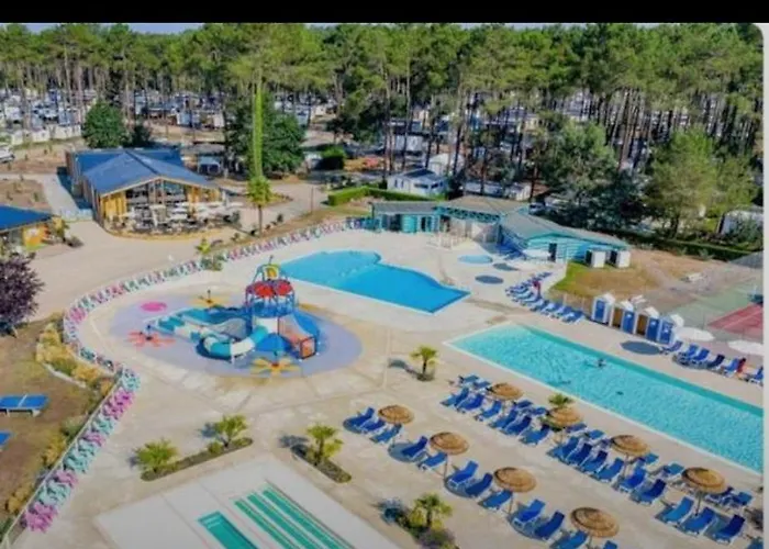 Chez Gill & Clo Kamp alanı Saint-Julien-en-Born