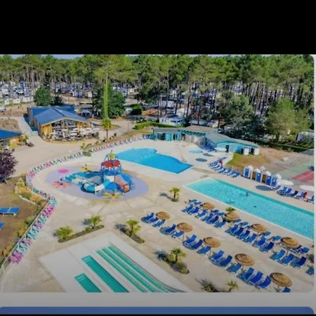 Chez Gill & Clo Camping Saint-Julien-en-Born